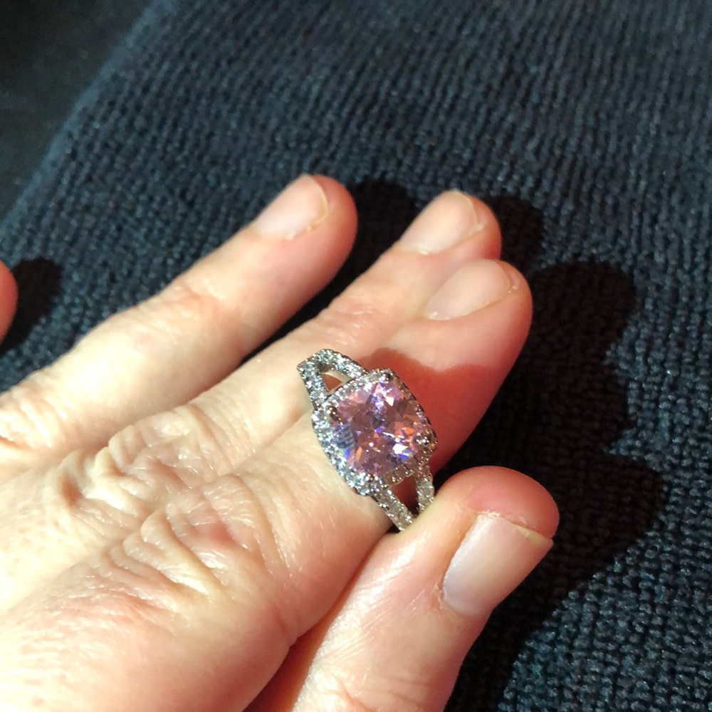 Cushion cut pink ring and earrings - Picture 4 of 5